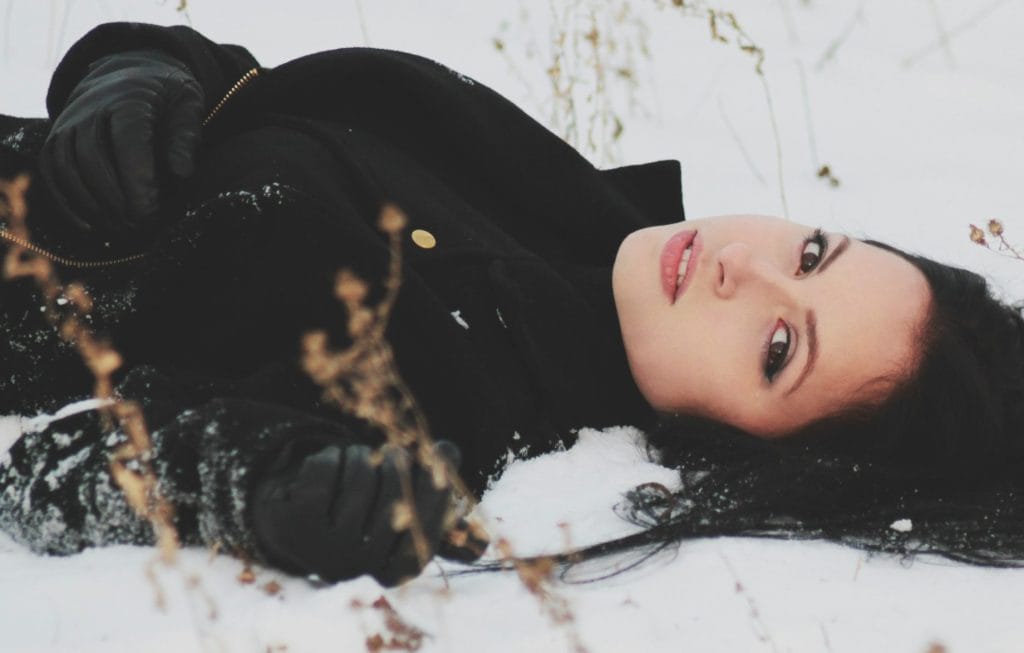 Ανακαλύψτε πώς να προστατευθείτε από το κρύο το χειμώνα και να αποφύγετε την ξηρότητα και τους ερεθισμούς. Ακολουθήστε απλές και αποτελεσματικές συμβουλές για υγιές και ενυδατωμένο δέρμα!